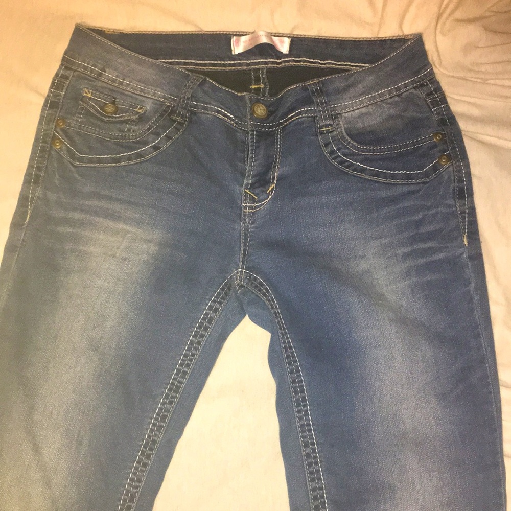 Embellished pocket jeans 💕 - Picture 4 of 8